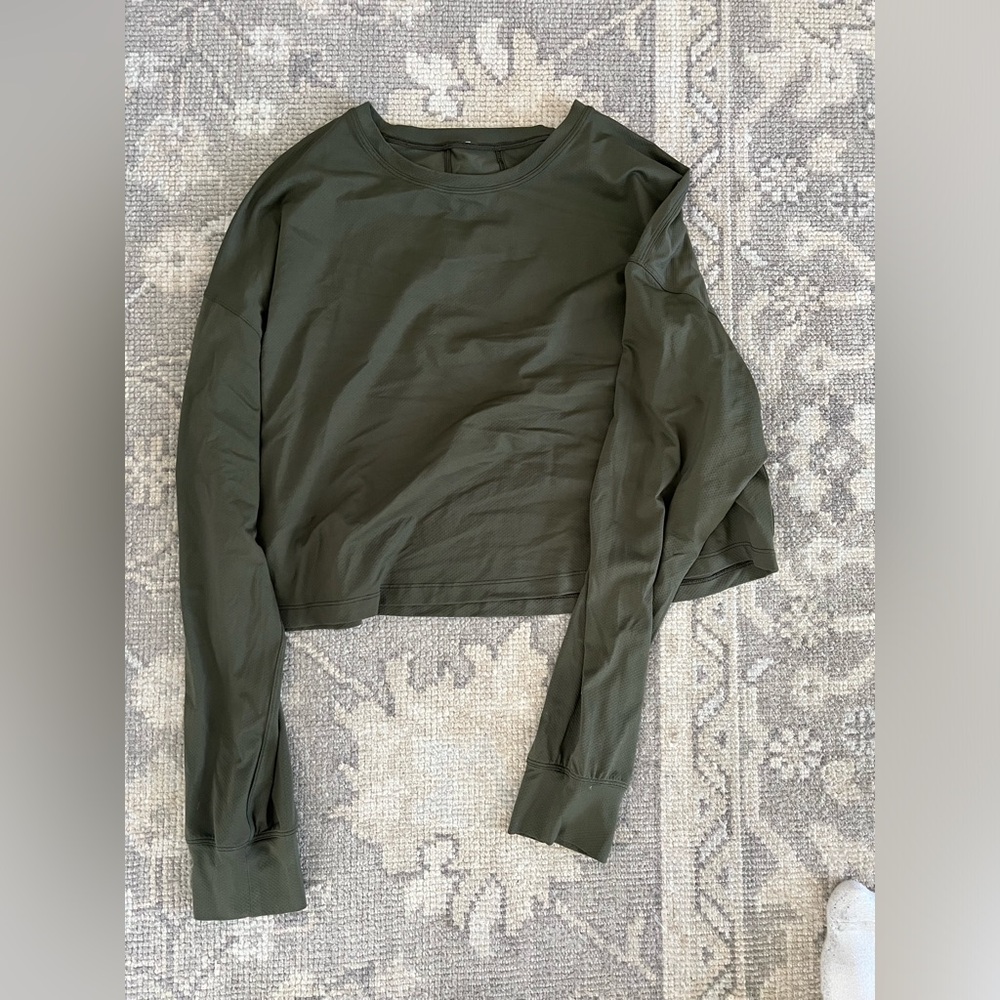 Lululemon Cropped Long Sleeve Size 8